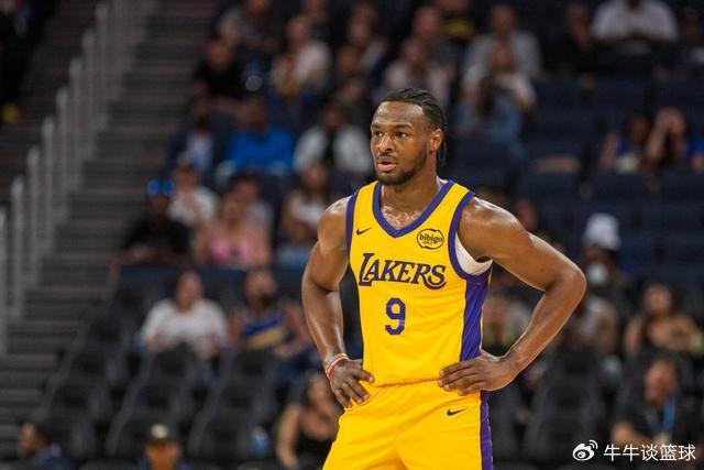 中国首场FIS室内国际滑雪赛在深圳鸣金