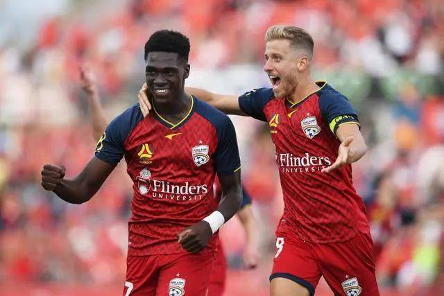 阿莫林：暴风雨总会来！在曼联参加发布会太难了